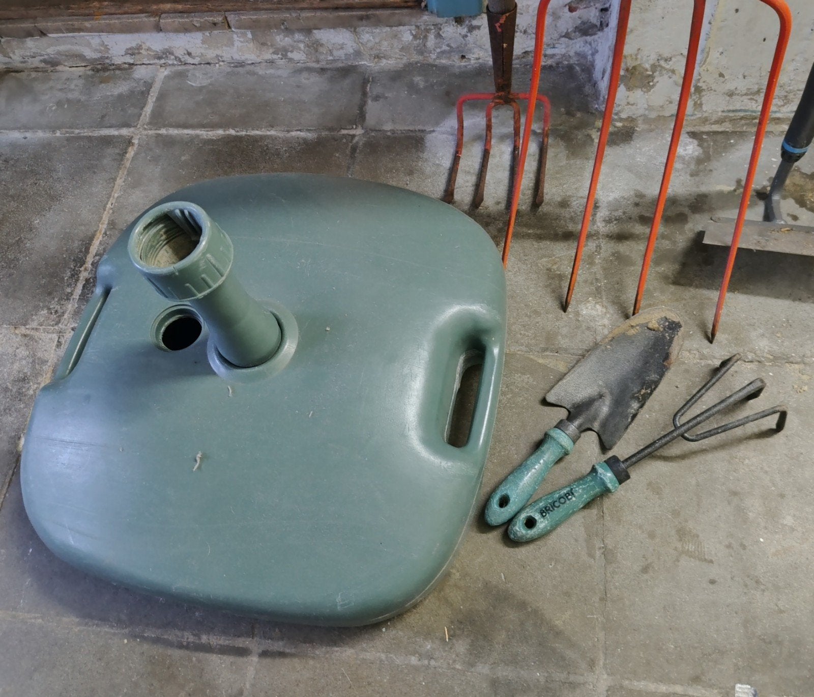 Lot d'outils de jardin + pieds de parasol, Jardin & Terrasse, Enlèvement
