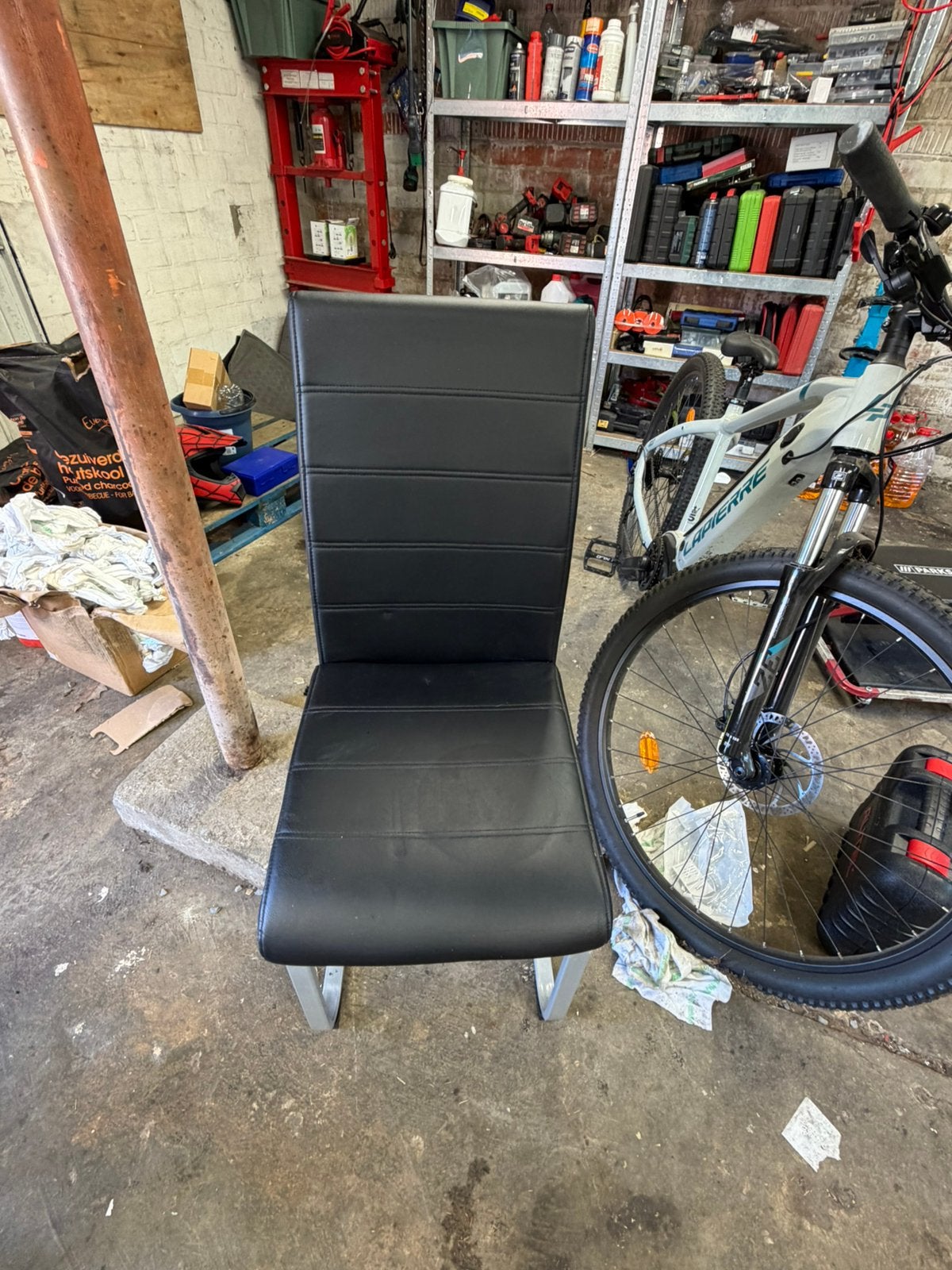Eetkamer stoelen, Ophalen