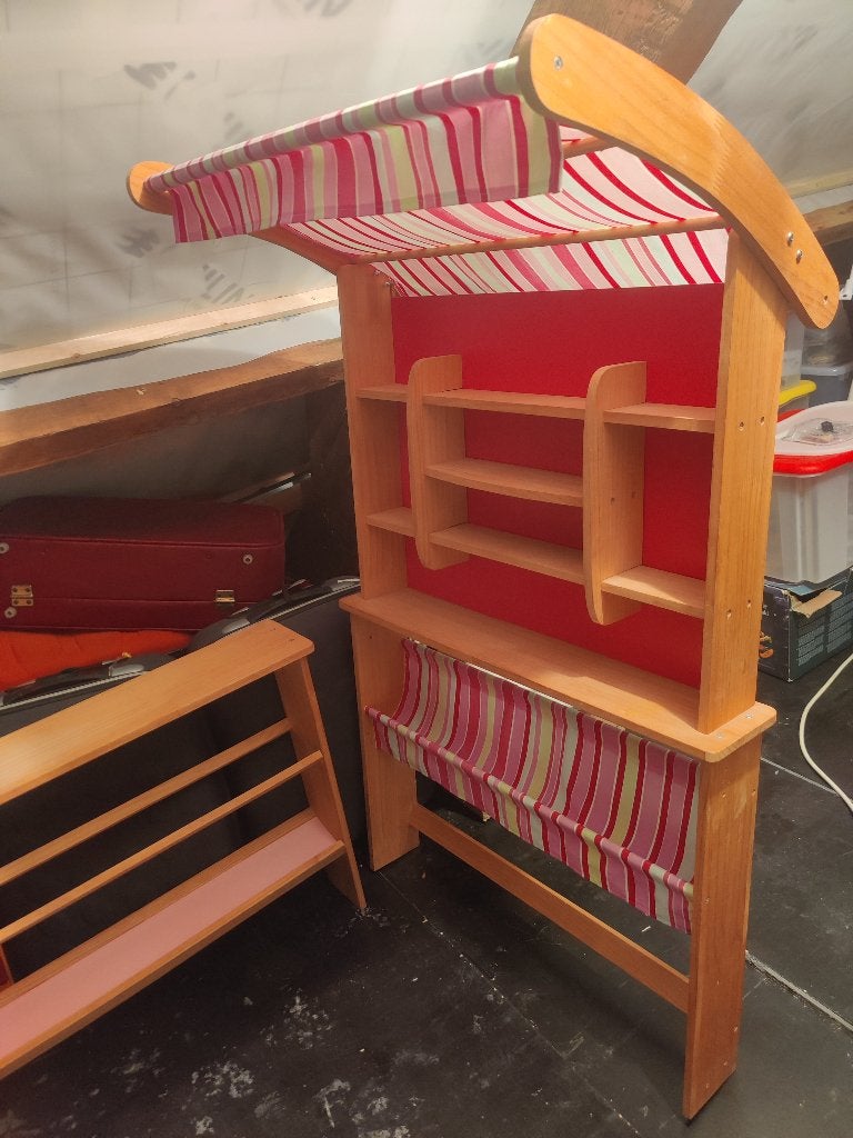 Tweedelig houten winkeltje met kassa en accessoires, Kinderen en Baby's, Speelgoed | Speelkeukens, Gebruikt, Speelkeuken, Hout