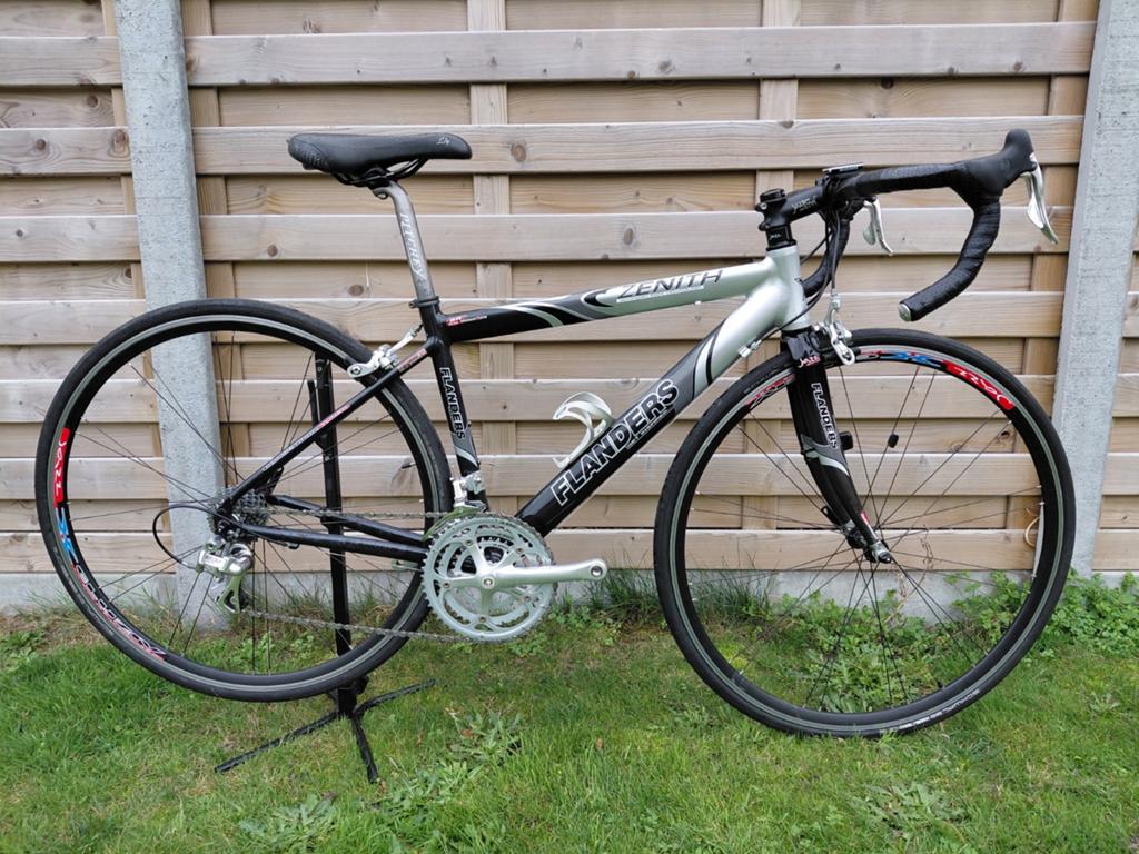 Vélo de route flamand pour les plus petits = EN PARFAIT ÉTAT, Vélos & Vélomoteurs, Frein sur jante, Comme neuf, Enlèvement, 28 pouces