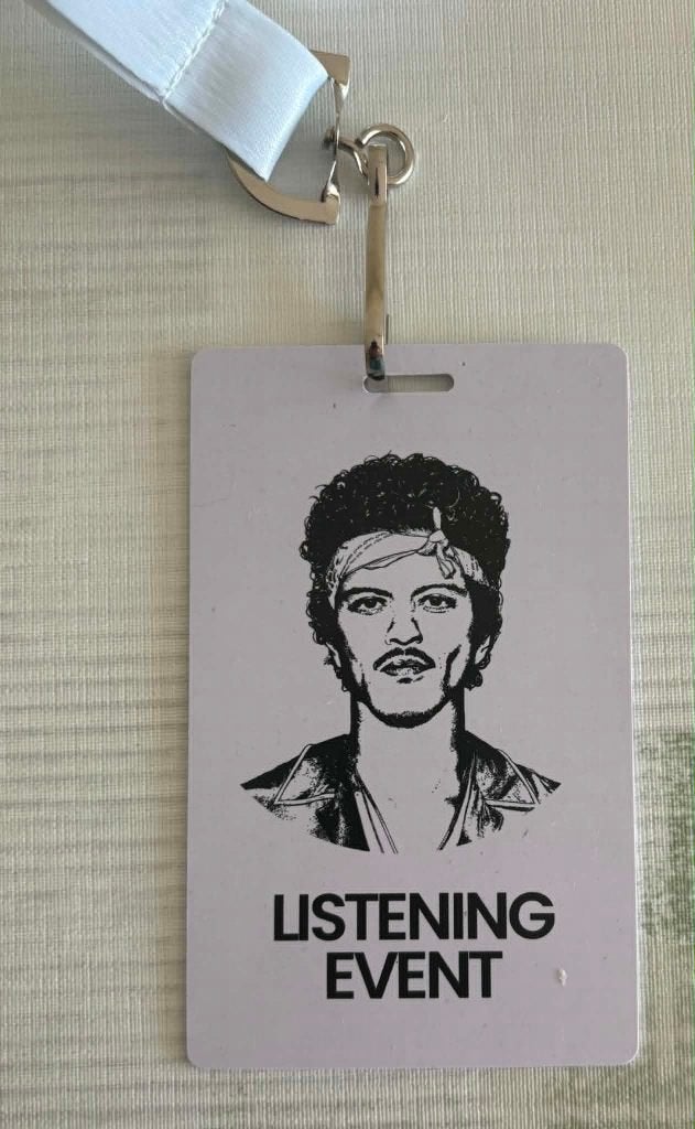 Badge Houder van Bruno Mars - The Romantic, Boeken, Ophalen, Volwassene