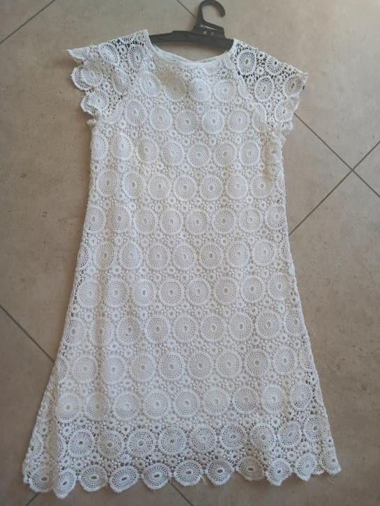 Wit kanten kleedje maat 152, Enfants & Bébés, Vêtements enfant | Taille 152, Robe ou Jupe, Comme neuf, Enlèvement, Fille
