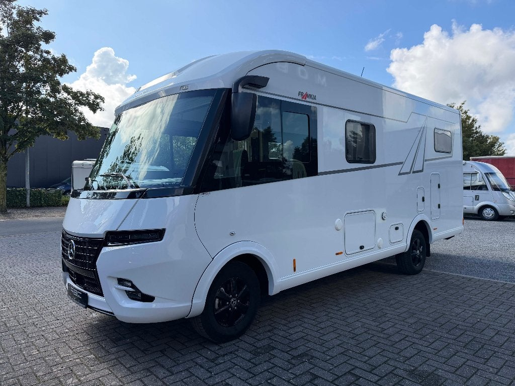 Frankia M-Line NEO - Mercedes 170PK - Fabrieksgarantie, Standaard zit, Ringverwarming, Koelkast, Tot en met 2