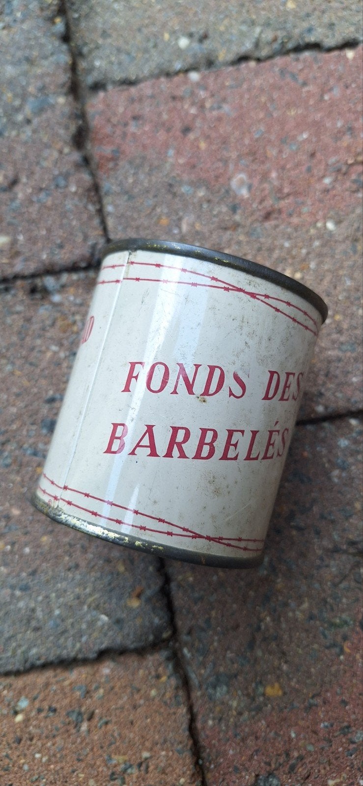 Fonds des barbelés, Enlèvement
