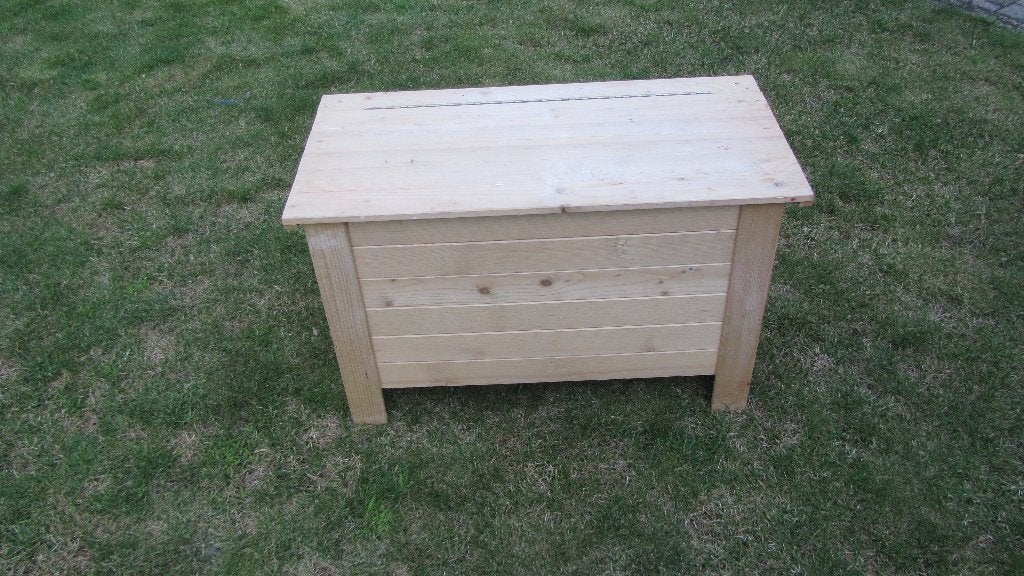Houten zit en speelgoedkoffer, Ophalen, Zo goed als nieuw, Meubelstuk of Keukentje