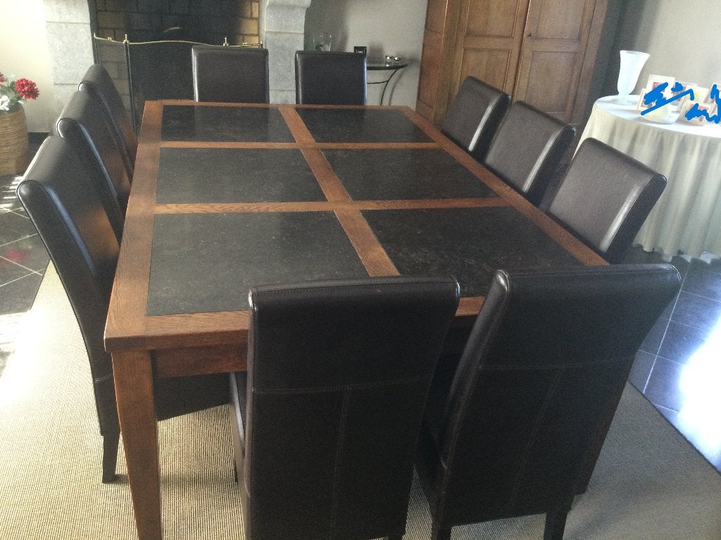 MAGNIFIQUE TABLE 240X150  CHENE ET PIERRE + 10 CHAISES CUIR