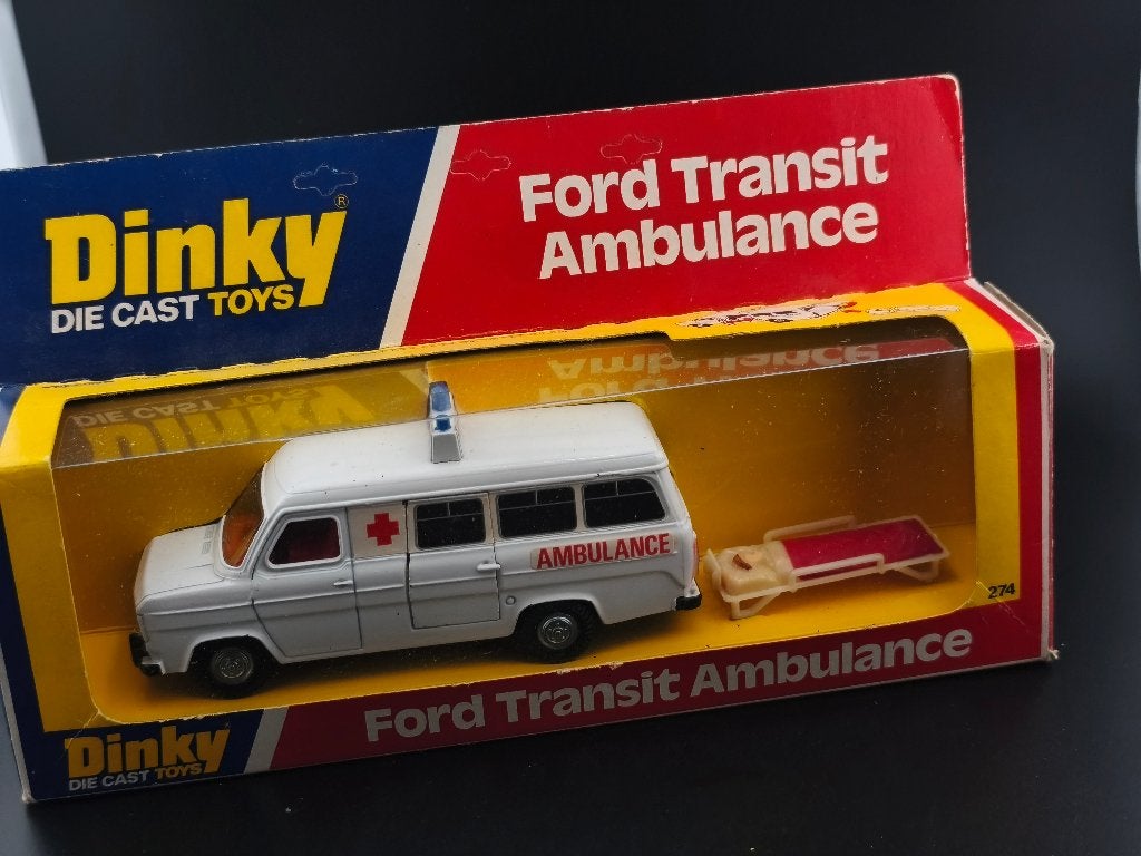 DINKY TOYS UK FORD TRANSIT AMBULANCE REF 274, Ophalen of Verzenden, Zo goed als nieuw, Bus of Vrachtwagen, Dinky Toys