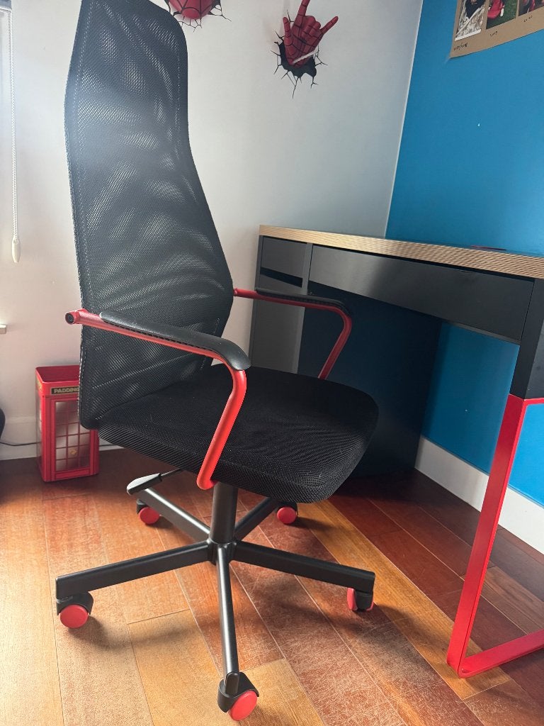 Table bureau et chaise ikea, Enlèvement, Utilisé, Rouge, Chaise de bureau