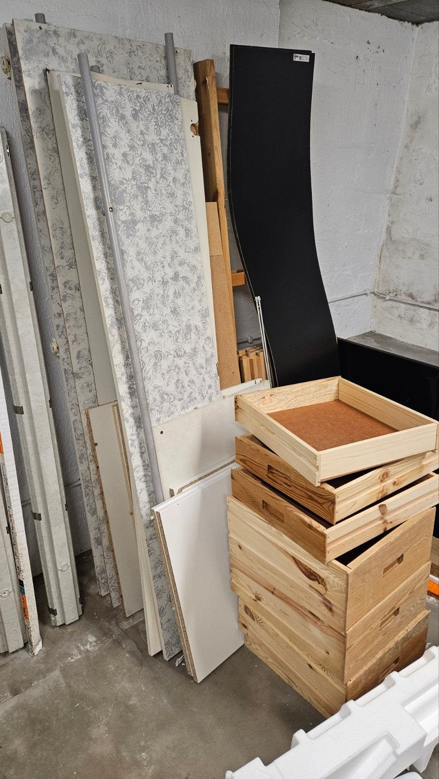 Oude gedemonteerde ikea kasten