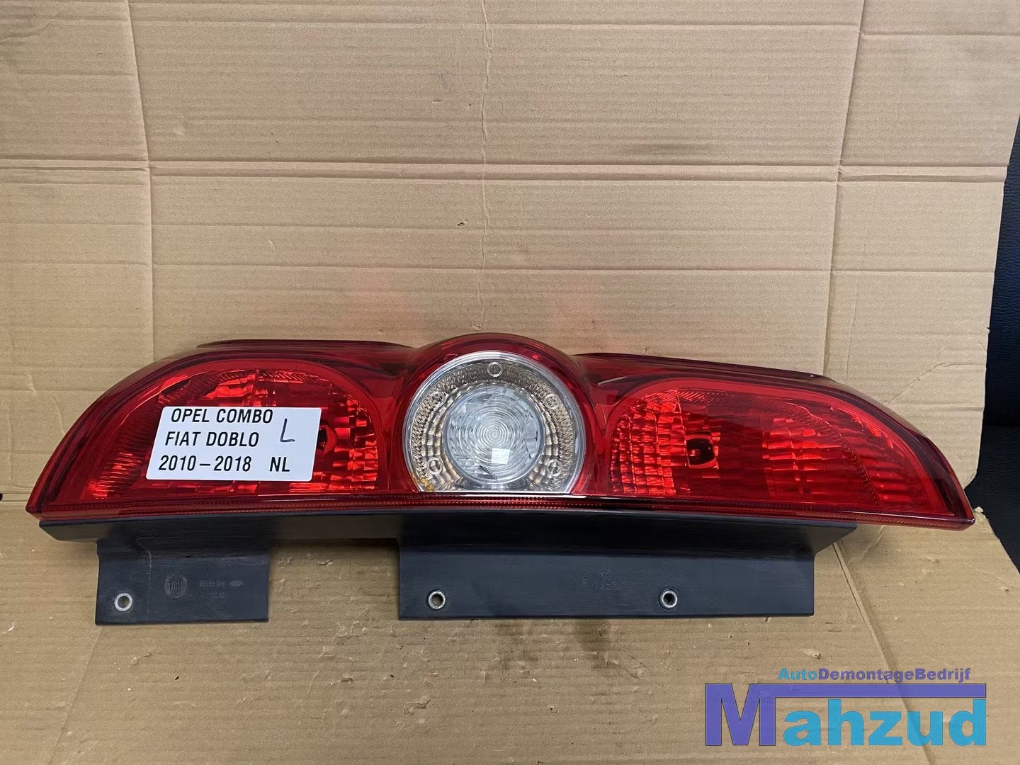 opel combo fiat doblo Links achterlicht 2010-2018, Bahnhofsplatz 1
65423  Russelsheim am Main, DE, Opel Automobile GmbH, Fiat