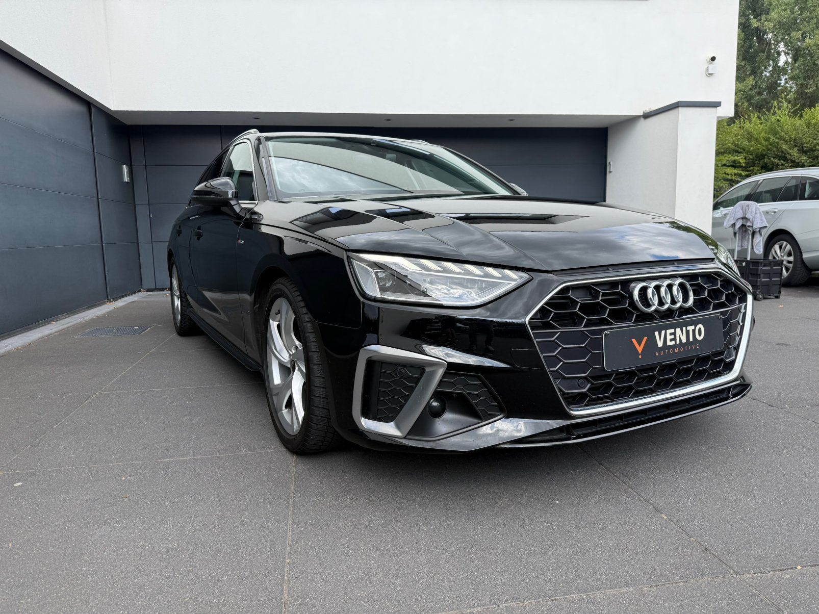 Audi A4 35 TFSI S line Automaat eerste eigenaar, Dealer onderhouden, 4 cilinders, Zwart, Leder