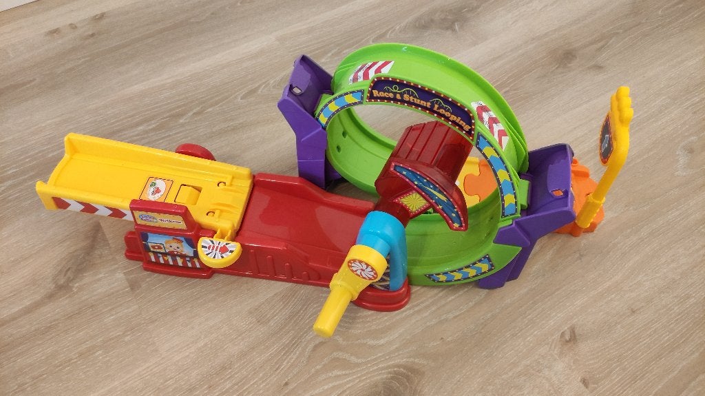 Vtech Toet toet auto - race en stunt looping (NIEUW) + auto, Ophalen, Nieuw, 6 maanden tot 2 jaar