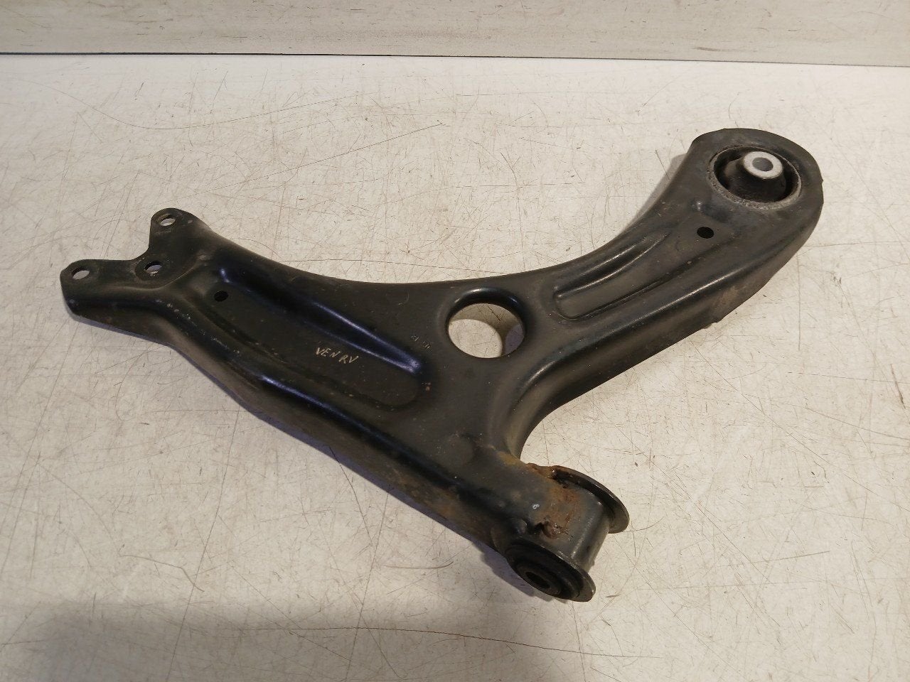 Draagarm rechts voor Skoda Citigo, Onderdelen@venauto.nl, Van der Ven Autorecycling B.V., Ettenseweg 76, 4706 PB Roosendaal, The Netherlands