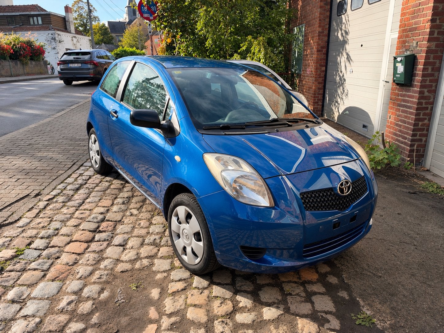 Toyota Yaris 1.0 VVT-i, Zwart, Blauw, Handgeschakeld, Particulier