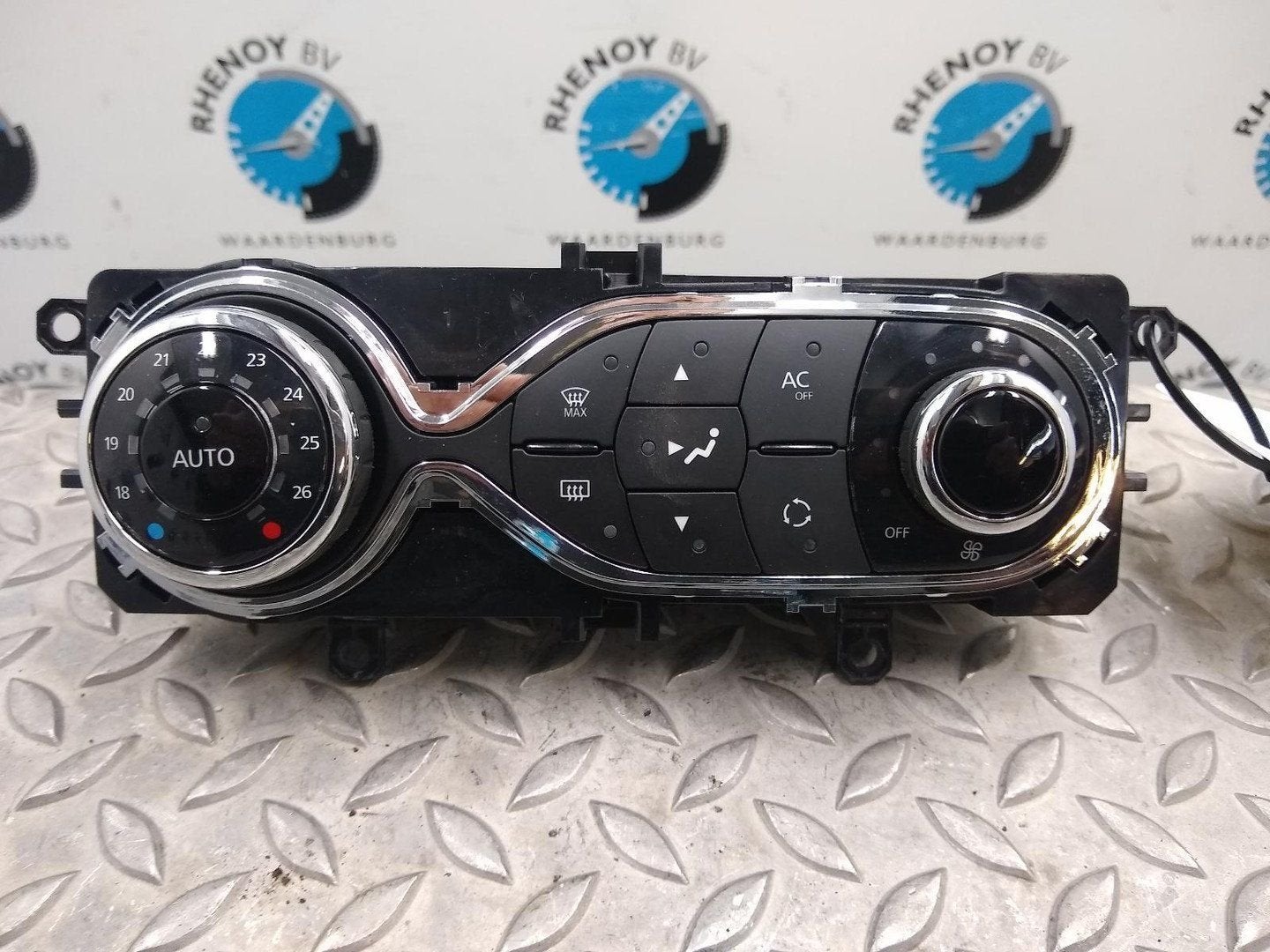RENAULT CLIO KACHEL BEDIENINGSPANEEL 2013, Ophalen of Verzenden, Gebruikt, Stiba lid