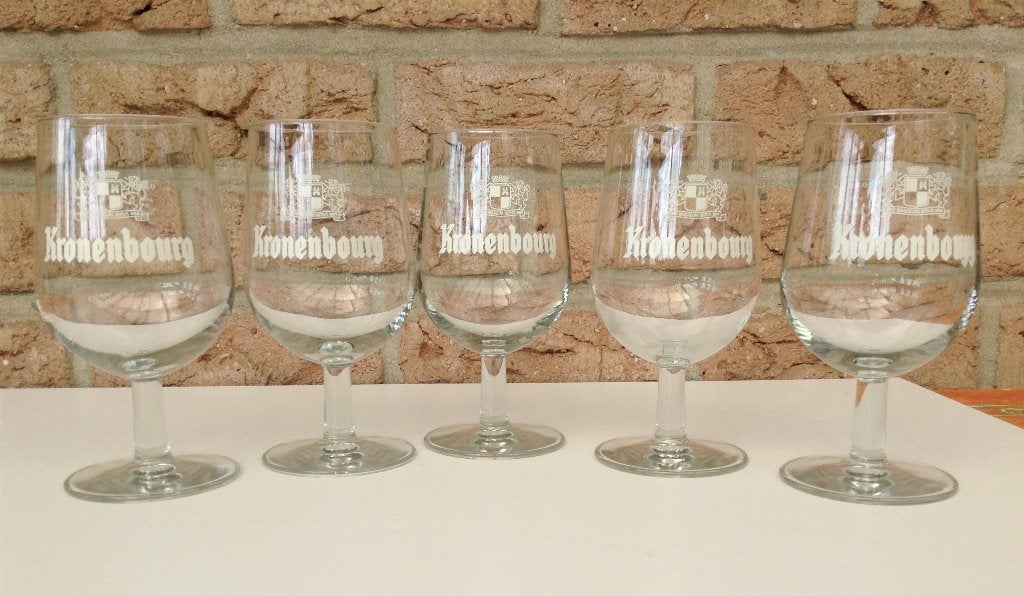 5 vintage bierglazen Kronenbourg 0,25l op voet wit logo, Verzamelen, Ophalen of Verzenden, Zo goed als nieuw, Bierglas