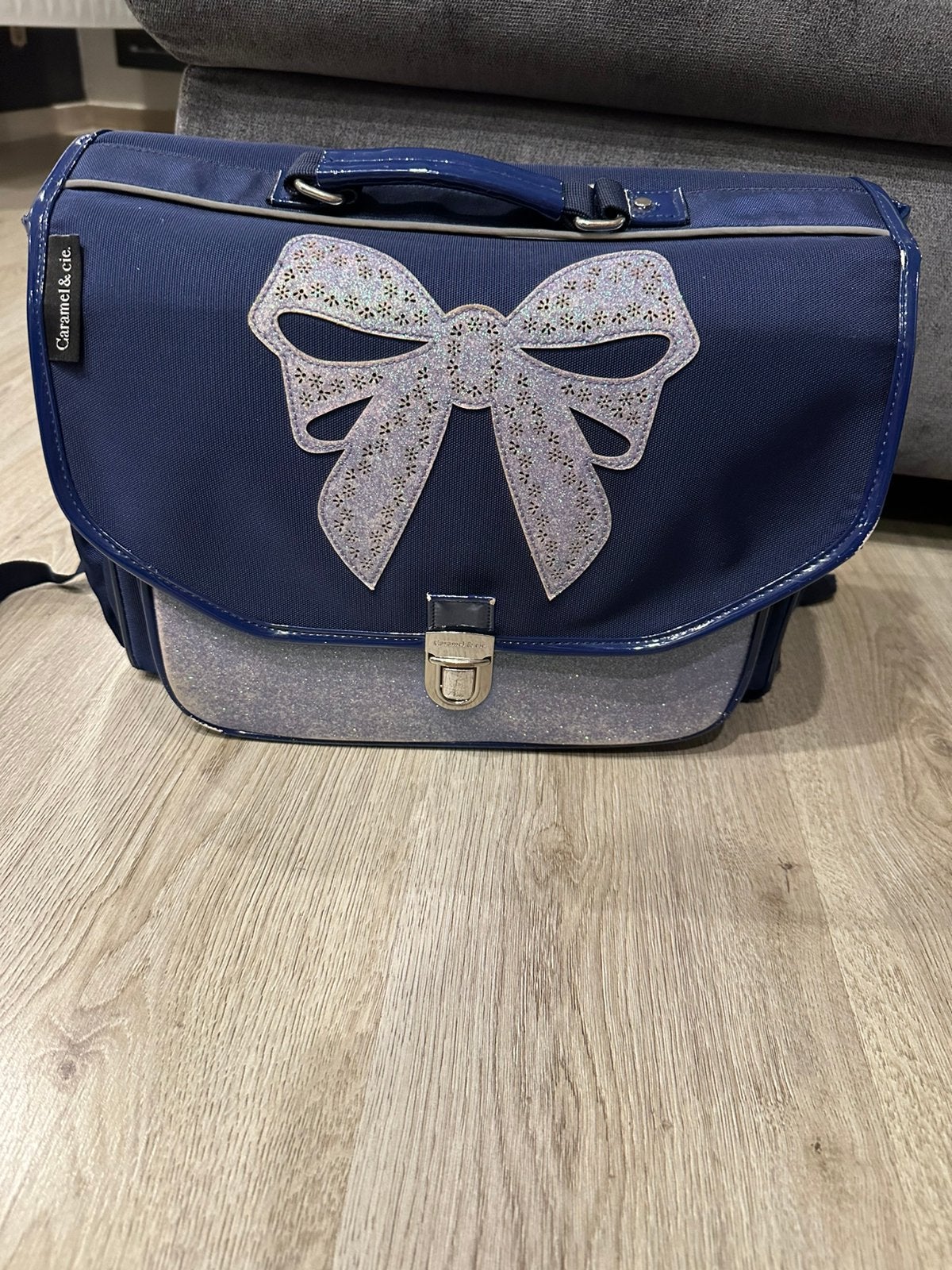 Te koop boekentas Caramel et Cie, Blauw, Aktetas of Boekentas, Ophalen of Verzenden, 30 tot 40 cm