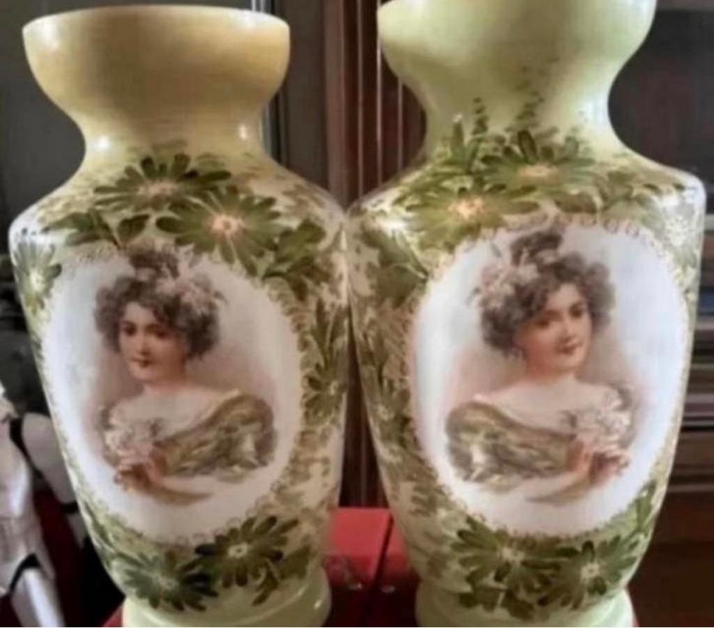 Vases en opaline, Enlèvement