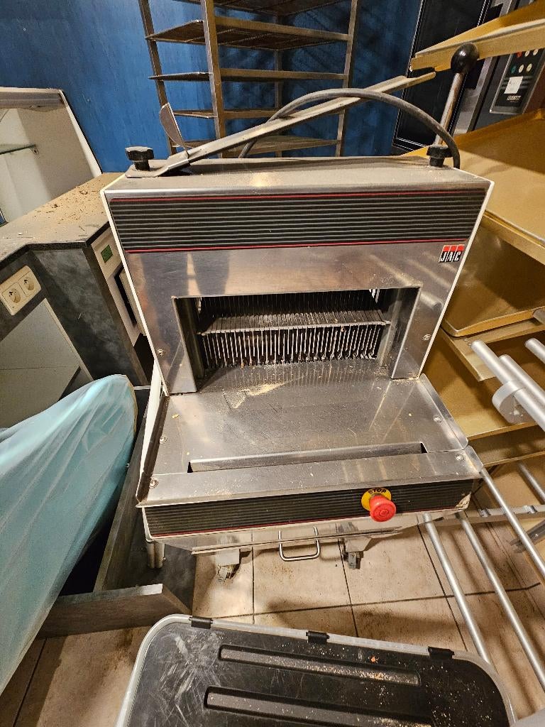 machine à découper le pain, Enlèvement