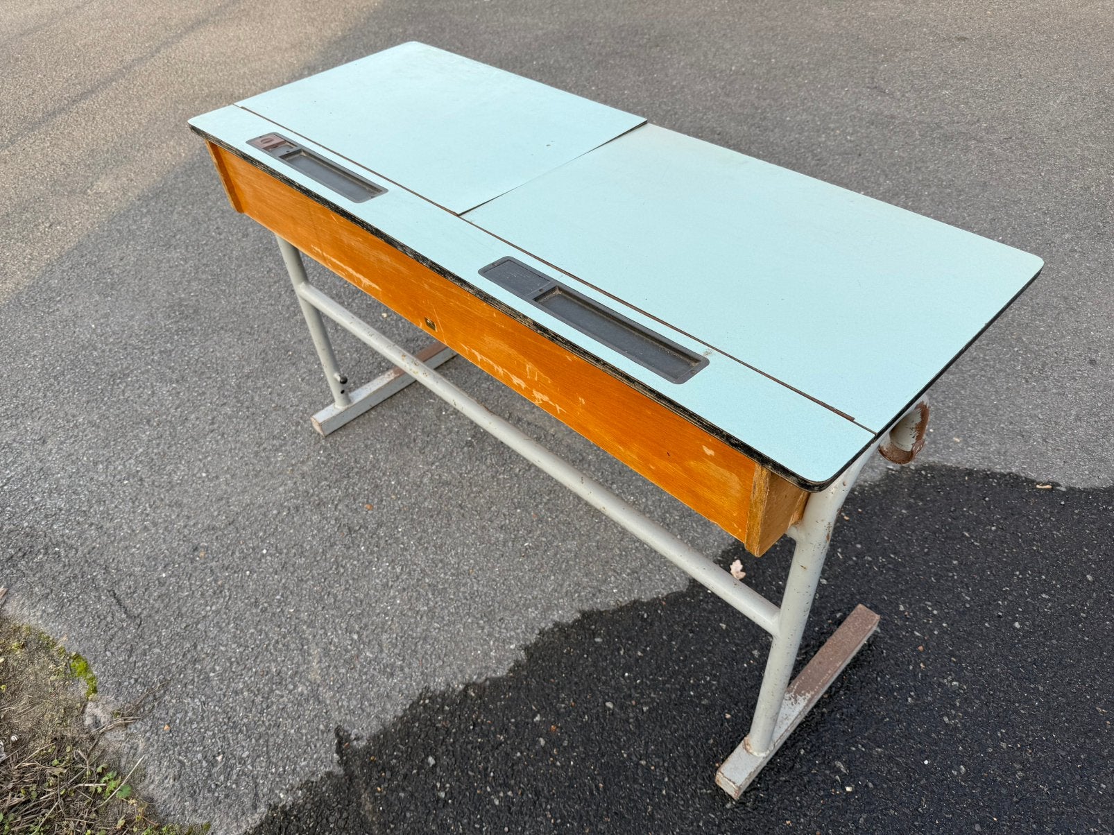 Retro/oude schoolbank, Bureau d'écolier, Utilisé, Antique, Panneau de particules ou MDF
