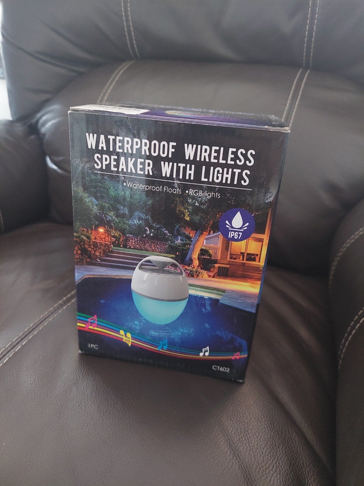 Haut parleur pour piscine avec lumière multicolor