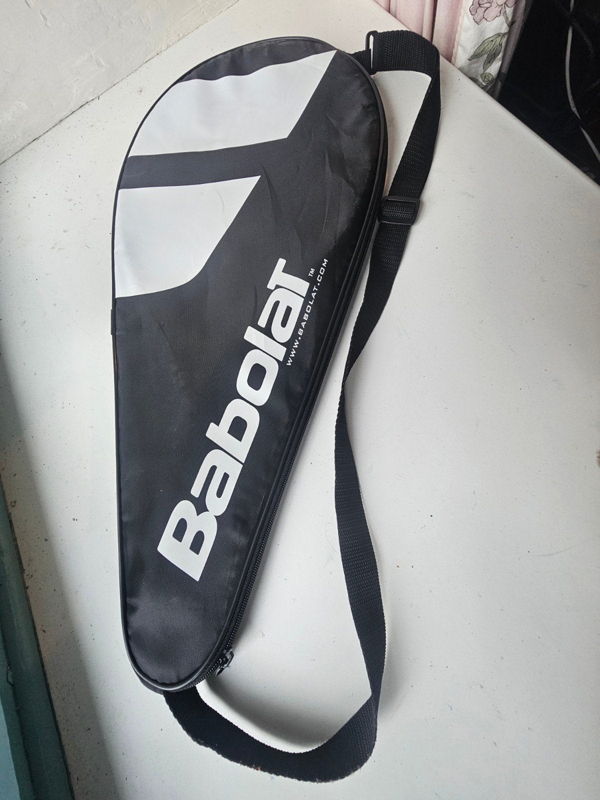 NIEUW tennisracket BABOLAT + hoes + doos met 3 tennisballen, Sport en Fitness, Verzenden, Nieuw, Racket, Babolat