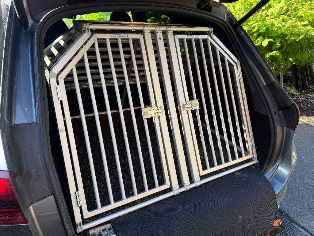 Bench - Schmidt premium kennel - Mercedes GLE 350de, Dieren en Toebehoren, Ophalen, Zo goed als nieuw
