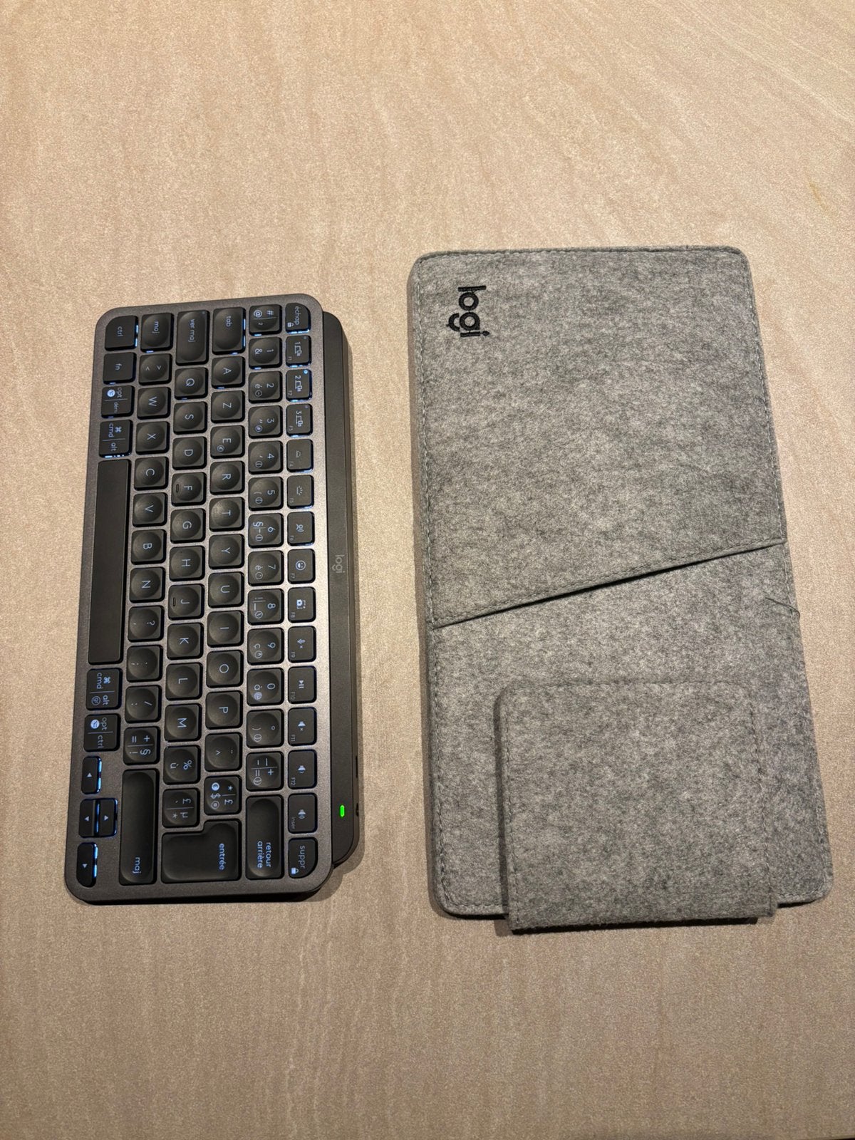 Logitech MX keys Mini - Azerty be/fr - Graphite + Logi case, Computers en Software, Multi-device, Azerty, Ophalen of Verzenden