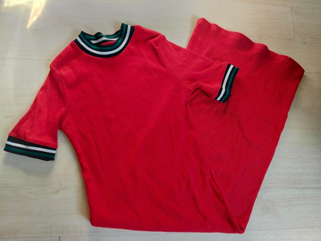 Rode jurk, Kleding | Dames, Jurken, Zara, Ophalen of Verzenden, Zo goed als nieuw, Knielengte
