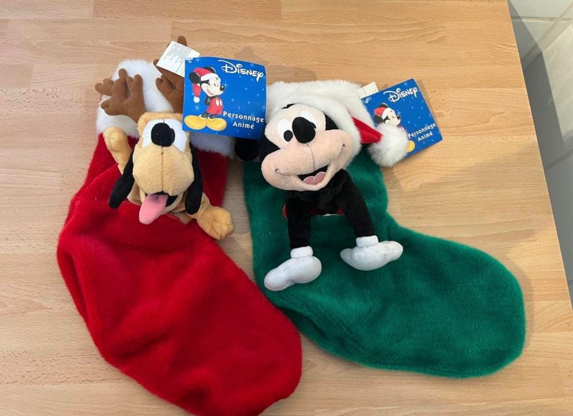 2 disney kerstsokken knuffels mickey mouse  en pluto, Diversen, Ophalen, Zo goed als nieuw
