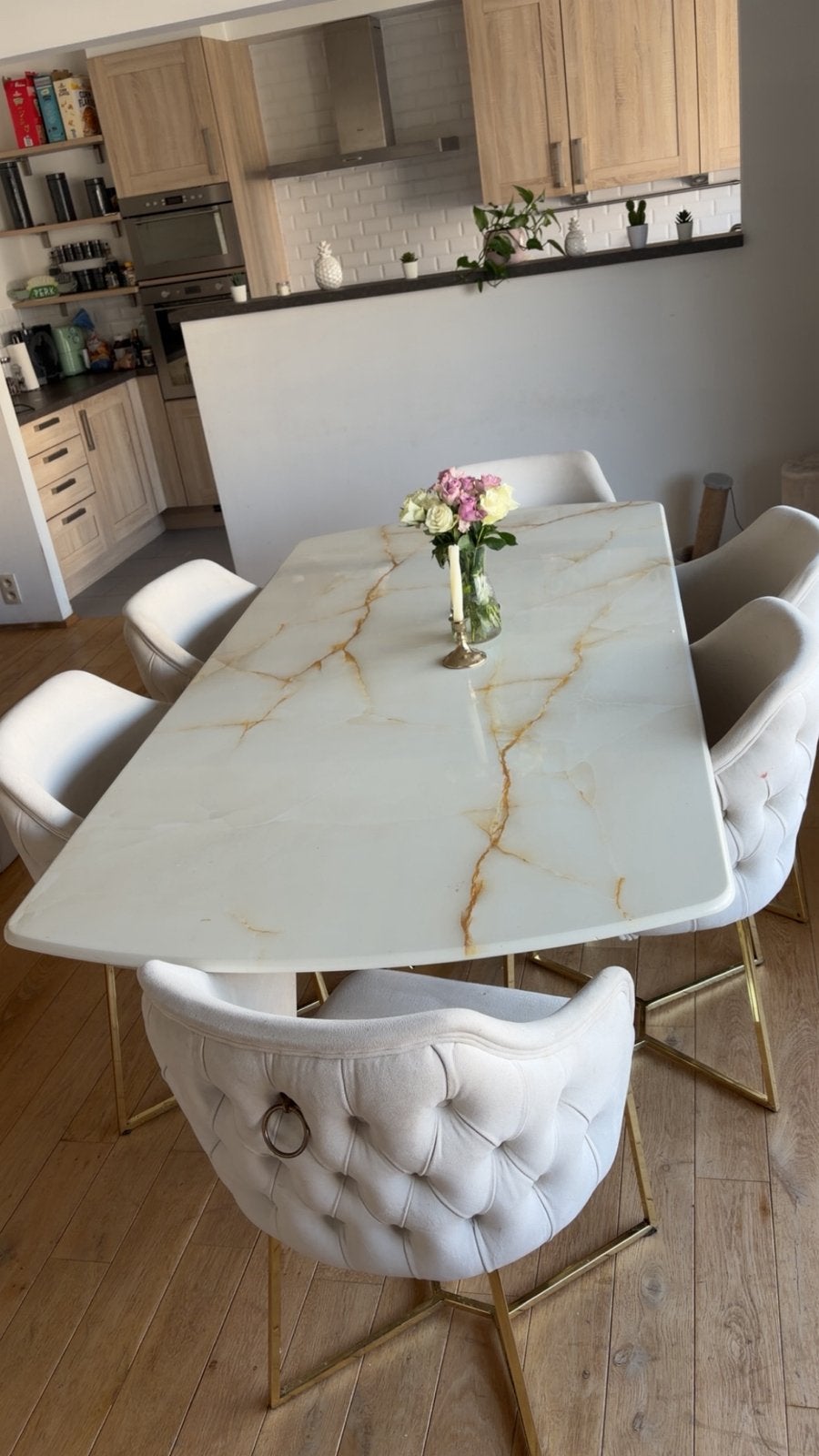 Longue table effet marbre + chaise beige, Enlèvement, Comme neuf
