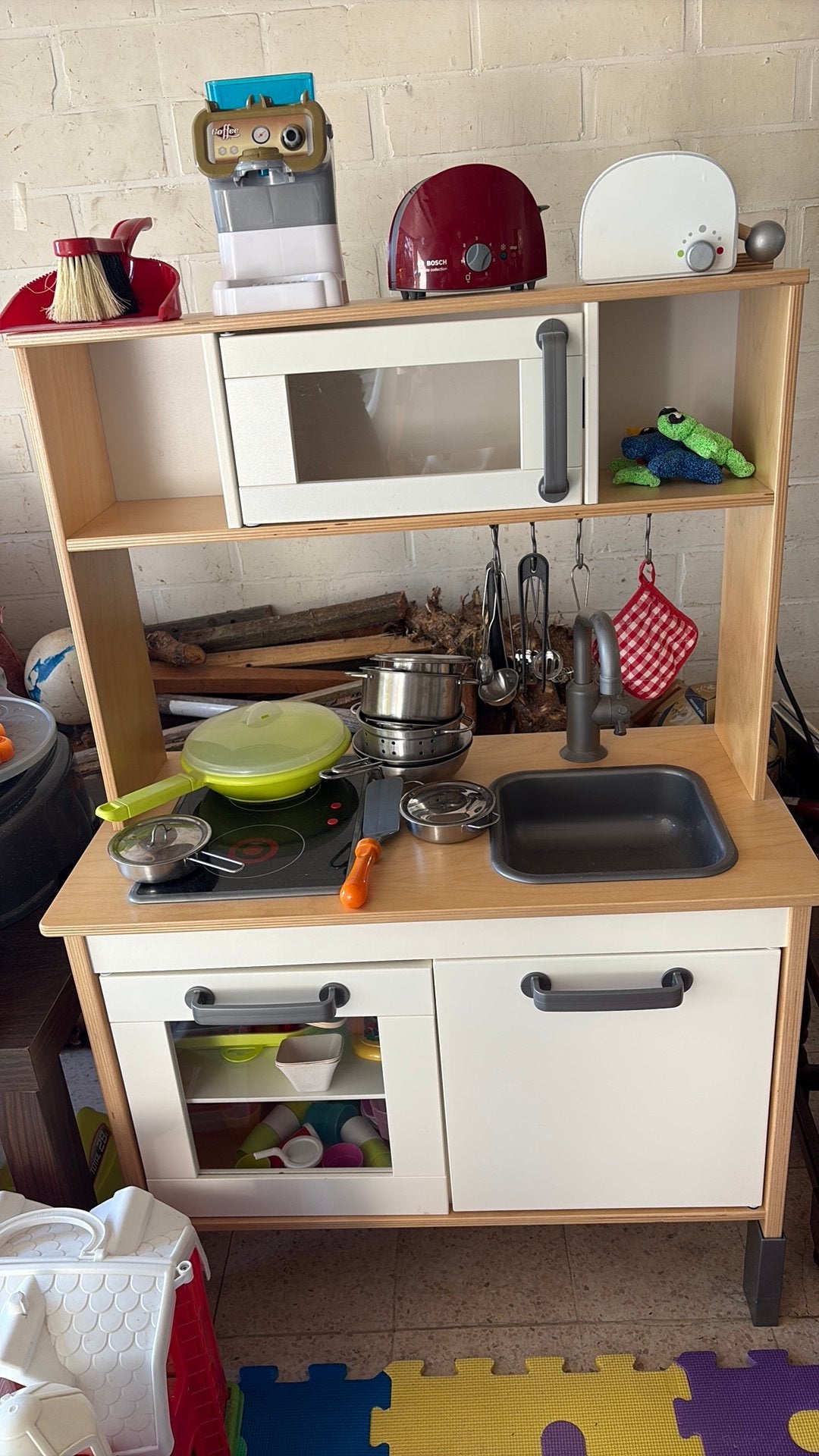 Houten speelgoedkeuken (incl. pannetjes en accessoires), Ophalen, Zo goed als nieuw