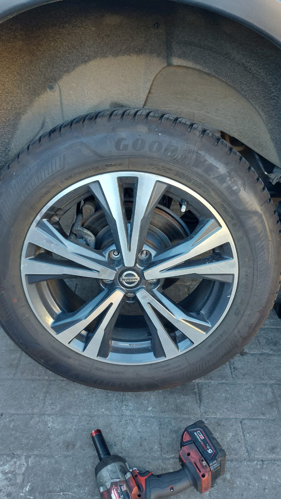 4x Goodyear banden 225/60 R18 104V – zeer goede staat, Auto-onderdelen, Ophalen, Gebruikt, All Season, Band(en)