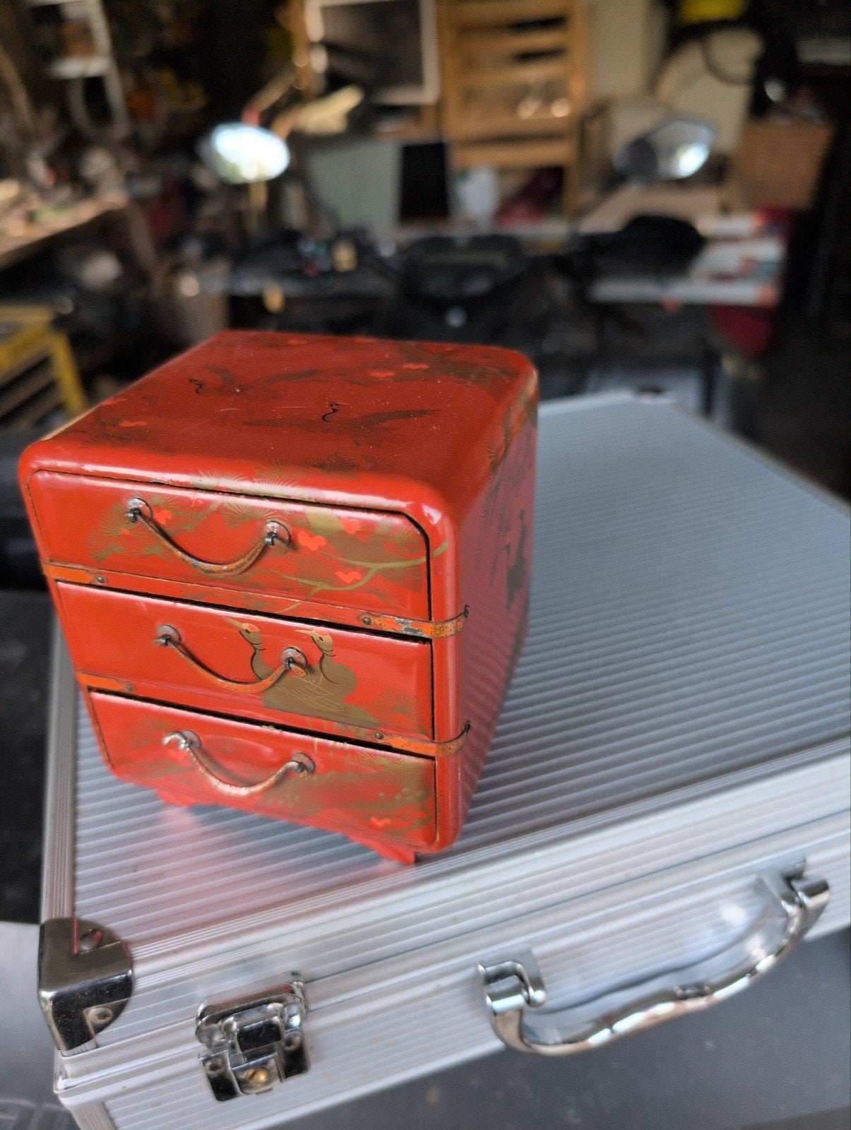 petit meuble coffret a bijoux japonais en bois laqué rouge, Enlèvement ou Envoi, Rouge, Rigide