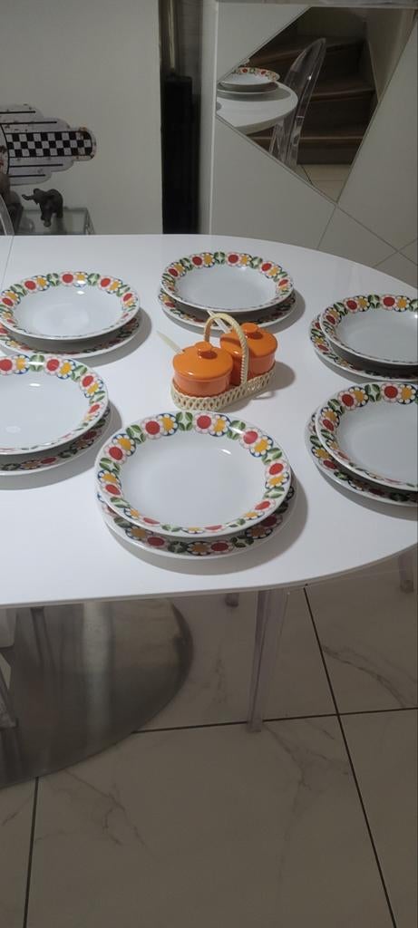 Assiette bavaria. Par jaeger, Comme neuf, Porcelaine, Service complet