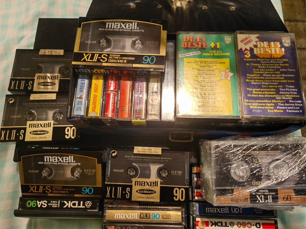 Lot cassettes maxwell etc, Ophalen of Verzenden, Zo goed als nieuw, Origineel, Met bewaardoos, rek of koffer