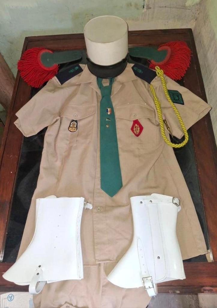 Uniforme, Collections, Enlèvement ou Envoi
