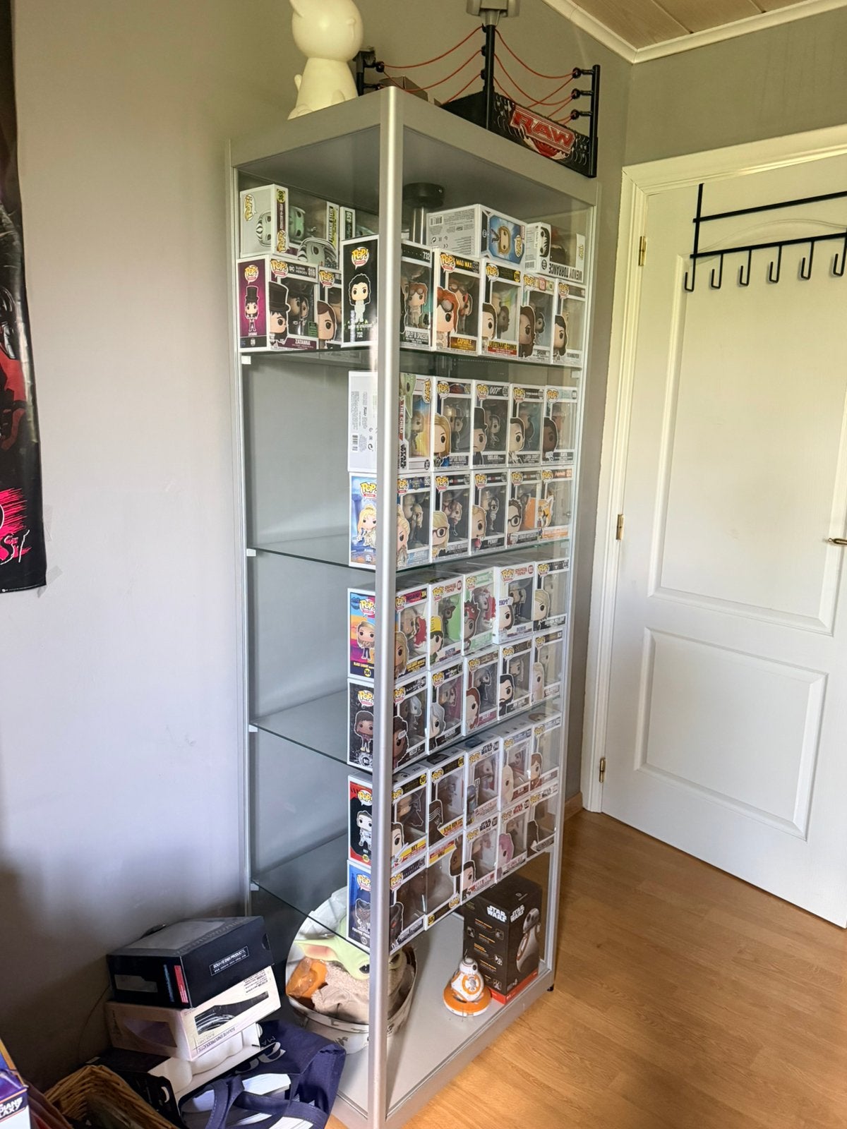 Vitrinekast met 53 Funko pop ! figuren + star wars …, Ophalen, Zo goed als nieuw