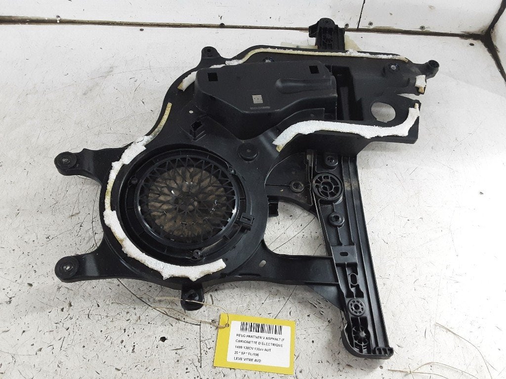 RAAMMECHANIEK RECHTS VOOR Partner (EA / / EF / EN / EU), Kontakt-peugeot@peugeot.com, Gebruikt, Peugeot Deutschland GmbH, Bahnhofsplatz
65423  Rüsselsheim, DE