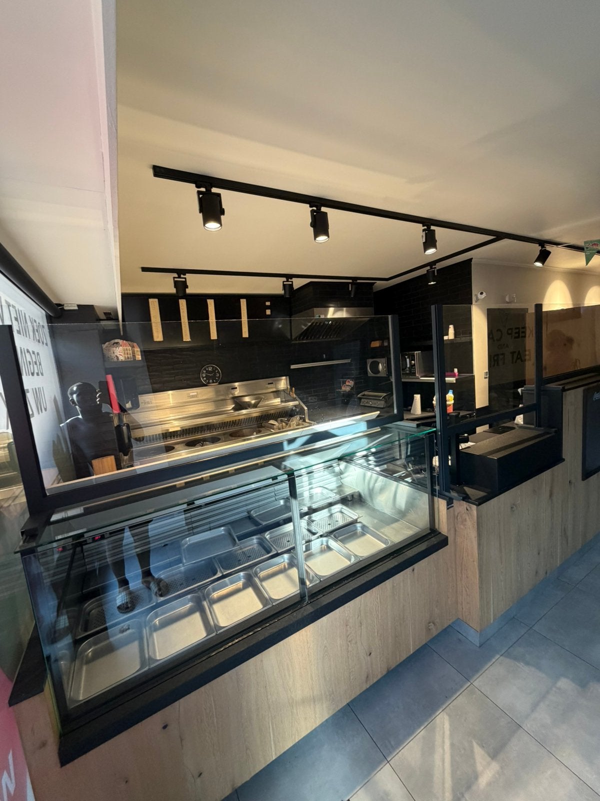 Friterie professionnelle complète – Prête à l’emploi, Enlèvement