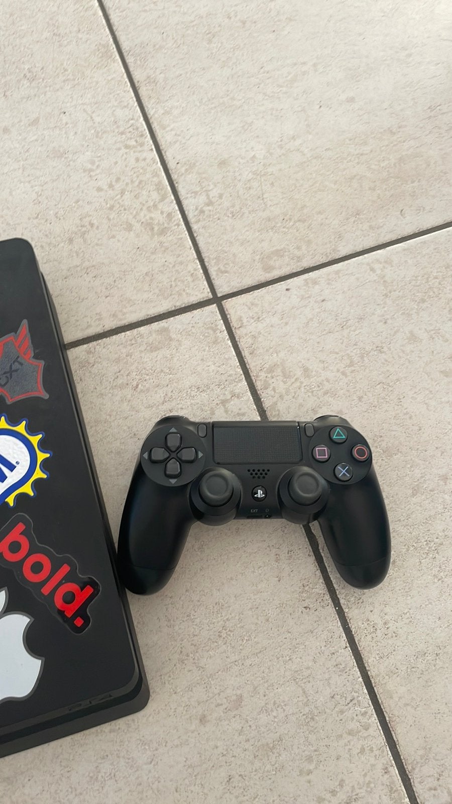 STICKERS KUNNEN ERAF Ps 4 slim met 2 controlers, Comme neuf, Enlèvement, 1 TB, Avec jeux