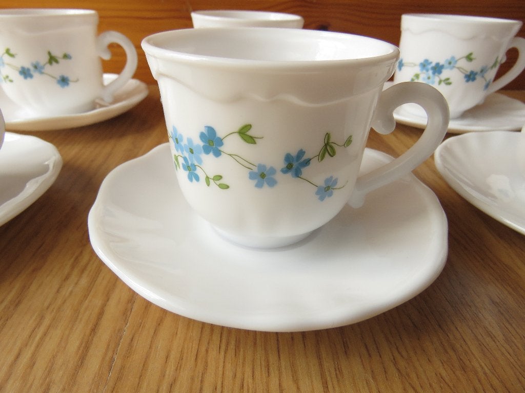 vintage arcopal 8 tasses sous tasses motif veronica myosotis, Enlèvement ou Envoi, Vintage, Comme neuf, Autres matériaux