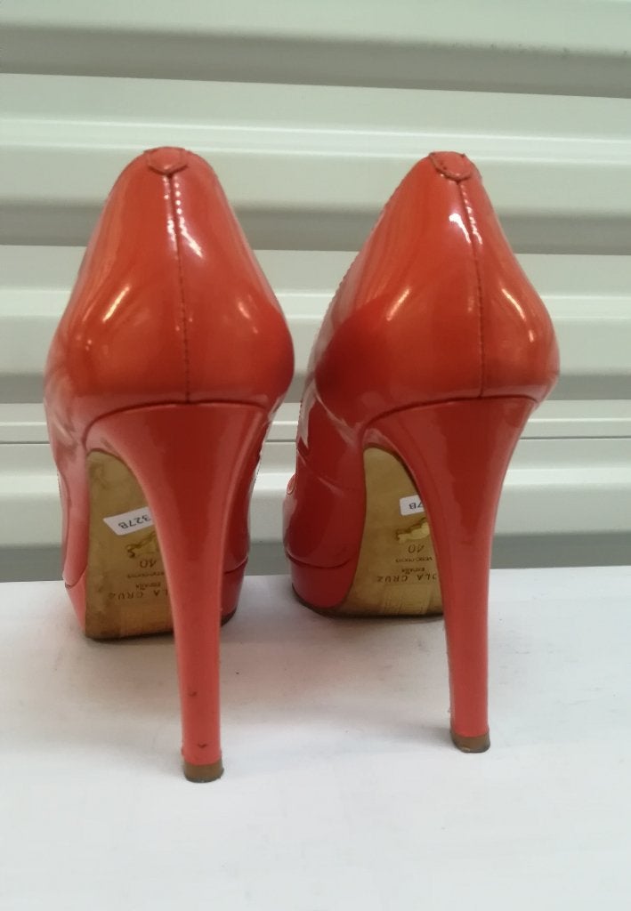 327B* LOLA CRUZ luxe hoogwaardige pumps volledig leer (40), Kleding | Dames, Pumps, Verzenden, Rood, Gedragen