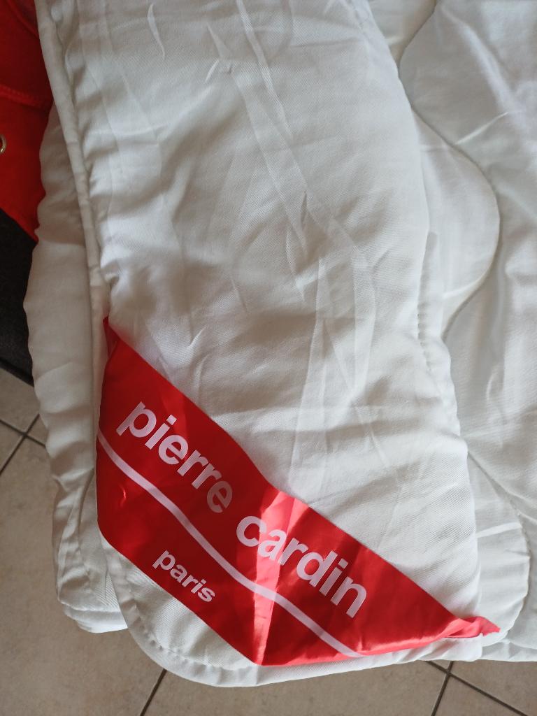 couette Pierre Cardin 140/200 lit 1 personne ,blanche, Huis en Inrichting, Slaapkamer | Beddengoed, Zo goed als nieuw, Deken of Dekbed