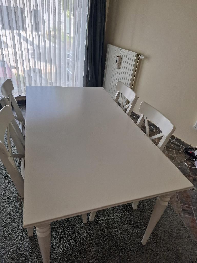 TABLE INGATORP BLANCHE + 4 CHAISES INGOLF, 150 à 200 cm, Cinq personnes ou plus, Comme neuf, Enlèvement