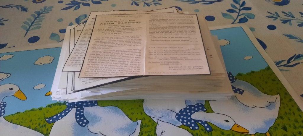 honderden oude Bidprentjes van Heule, Verzamelen, Bidprentjes en Rouwkaarten, Ophalen of Verzenden