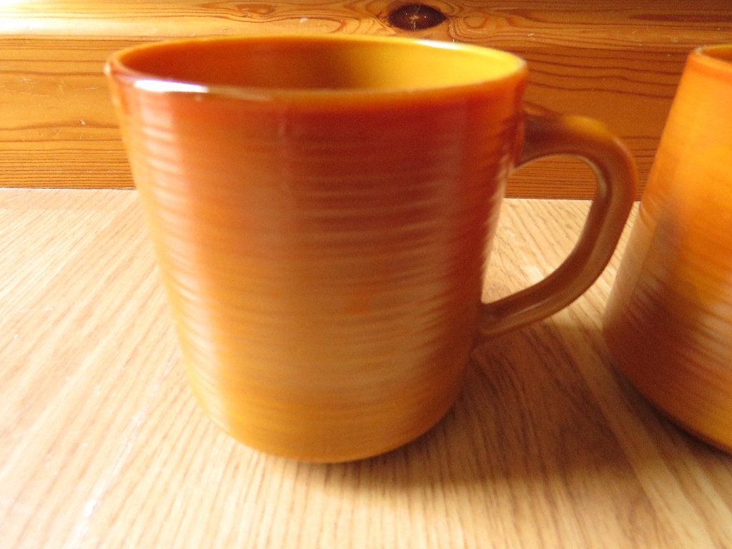 vintage arcopal 4 mug tasses modèle volcan, Enlèvement ou Envoi, Comme neuf, Tasse(s) et/ou soucoupe(s)
