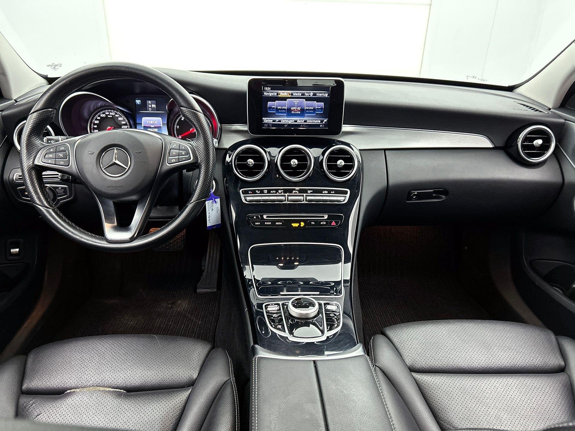 Mercedes-Benz C-klasse 180 D Berline Luxury Line | Trekhaak, Auto's, Automaat, 4 deurs, Achterwielaandrijving, Gebruikt