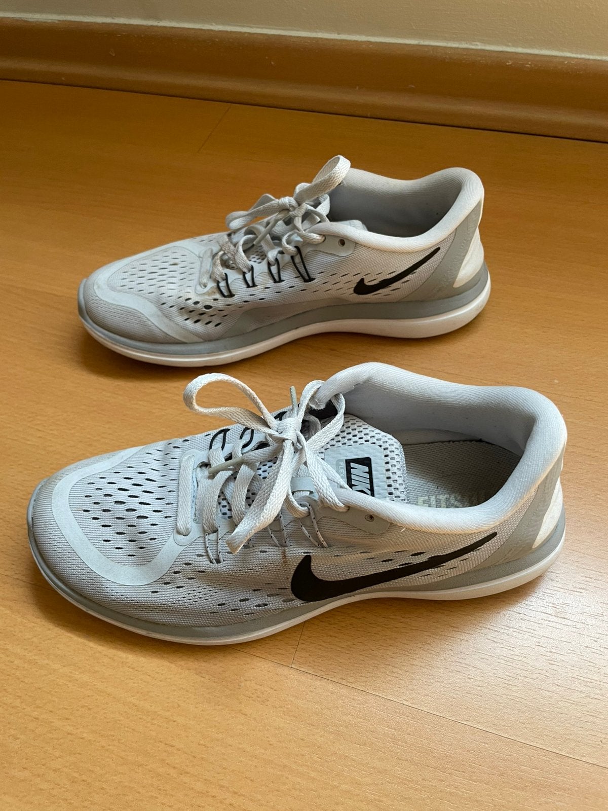 Sportschoenen Maat 38.5 Merk Nike, Sport en Fitness, Loopsport en Atletiek, Ophalen of Verzenden, Zo goed als nieuw, Overige sporten