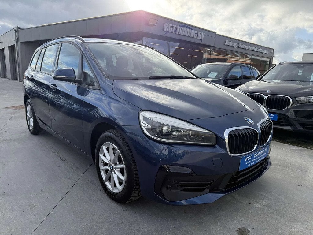 BMW 2 Serie Tourer 218 IA GRAN 7 ZETELS AUTOMAAT NAVI FULL L, Auto's, BMW, Stof, Gebruikt, https://public.car-pass.be/vhr/99d4d272-05e5-4bbf-9c15-b20a8a29382a